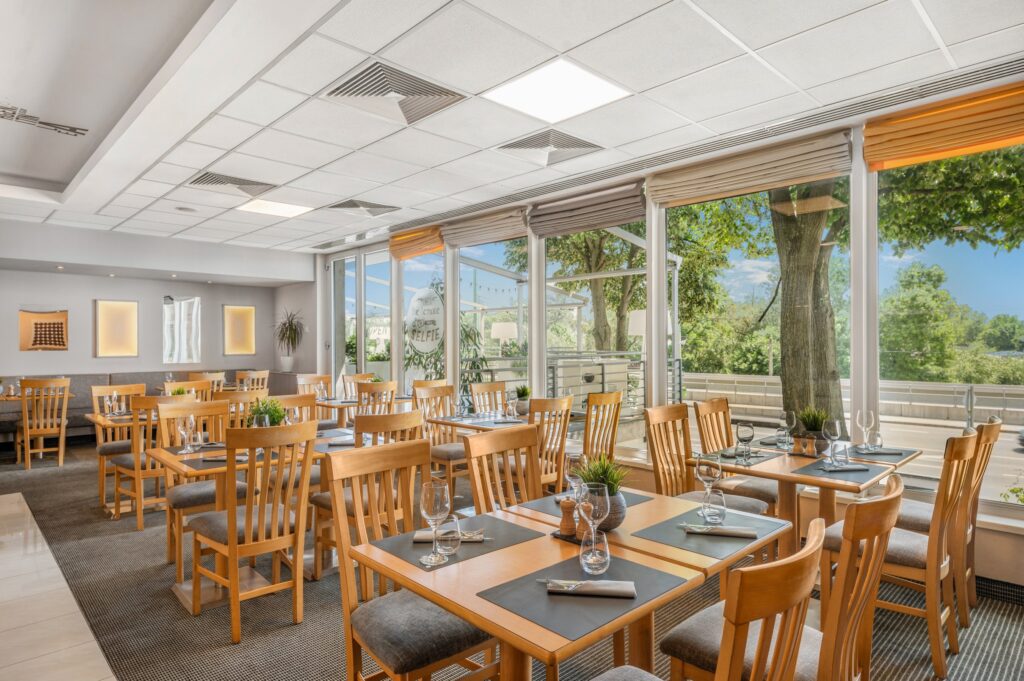 Szeged Novotel étterem étterem terasszal